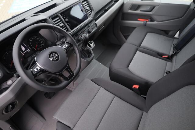 Volkswagen CRAFTER 35 2.0 TDI L3H2 Exclusive 177PK / 130kW Achteruitrijcamera, Apple Carplay & Android Auto, adaptive cruise control met Stop & Go, verwarmbare voorruit, alarmsysteem, LED koplampen, bijrijdersbank met opbergvak, parkeersensoren voor + achter, versterkte ver