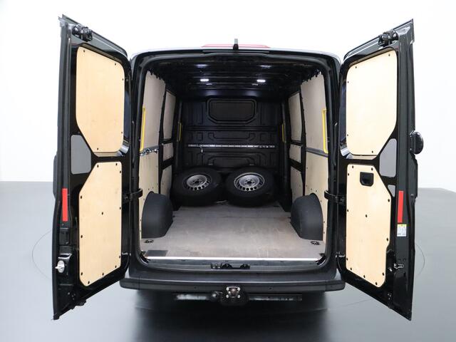 Volkswagen CRAFTER 2.0TDI 177PK Automaat L3H2 | 2xSchuifdeur | Led | Navigatie | Camera | Airco | Cruise | 3000Kg Trekhaak