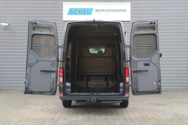 Volkswagen CRAFTER 35 2.0 TDI L3H3 177pk - Facelift - Navigatie - LED - Geveerde stoel - Virtual cockpit - Camera - Trekhaak - Stoelverwarming - Rijklaar