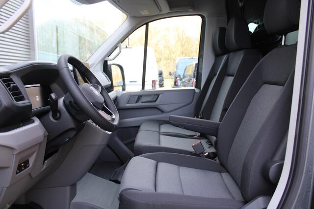 Volkswagen CRAFTER 35 2.0 TDI L3H3 177pk - Facelift - Navigatie - LED - Geveerde stoel - Virtual cockpit - Camera - Trekhaak - Stoelverwarming - Rijklaar