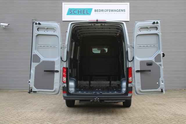 Volkswagen CRAFTER 35 2.0 TDI L3H3 177pk - Facelift - Navigatie - LED - Geveerde stoel - Virtual cockpit - Camera - Trekhaak - Stoelverwarming - Rijklaar
