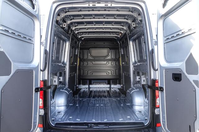 Volkswagen CRAFTER L3H3 2.0Tdi 177Pk Aut. | 19'' | 2xDeur | Nieuw Model | 10,4" Navigatie | Reflex Zilver