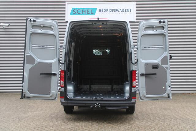 Volkswagen CRAFTER 35 2.0 TDI L3H3 177pk - Facelift - 2x Schuifdeur - Navigatie - LED - Geveerde stoel - Virtual cockpit - Camera - Trekhaak - Stoelverwarming - Rijklaar