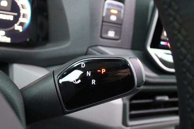 Volkswagen CRAFTER 35 2.0 TDI L3H3 177pk - Facelift - Navigatie - LED - Geveerde stoel - Virtual cockpit - Camera - Trekhaak - Stoelverwarming - Rijklaar