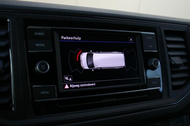 Volkswagen CRAFTER 30 2.0 TDI 140PK L3H3 Comfortline | Trekhaak | 3-Zits | Parkeersensoren voor/achter | Cruise | Verwarmde voorruit | Apple Carplay / Android Auto