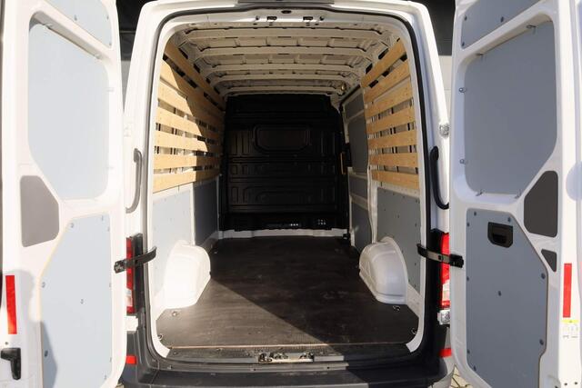 Volkswagen CRAFTER 30 2.0 TDI 140PK L3H3 Highline | Trekhaak | Luchtgeveerde stoel | Camera | Leder | Verwarmbare voorruit