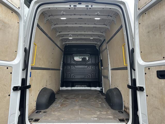 Volkswagen CRAFTER 35 2.0 TDI L3H3 Comfortline | NL-auto | Navi | Carplay | Stoelverw. | 3T trekhaak | PDC