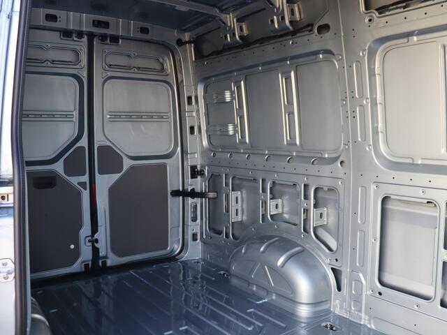 Volkswagen CRAFTER Bedrijfswagens Trendline 2.0 TDI L3H3 (140 pk) 103 kW pk 6 versn. | Middelhoog dak (h3) | App-connect | Comfort bestuurdersstoel | Licht- en regensensor | Stoelbekleding kunstleder "mesh" |
