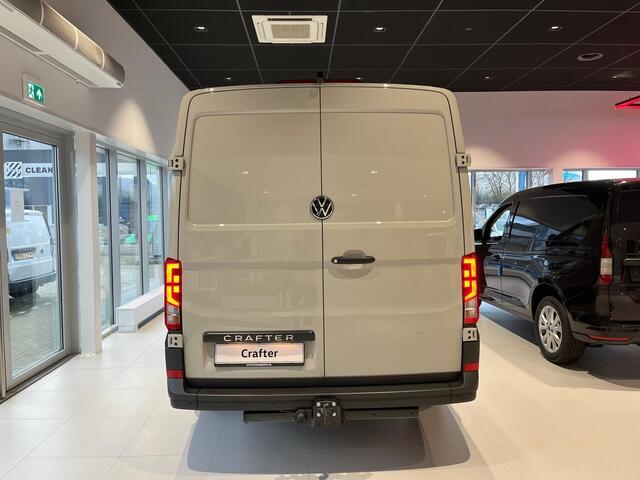 Volkswagen CRAFTER Bedrijfswagens 35 2.0 TDI L3H2 Highline 140 pk 103 kW 8 versn DSG | BPM vrij | Bijrijdersbank inclusief opbergvak | Cruise control inclusief snelheidsbegrenzer | App-connect | Led-laadruimteverlichting |