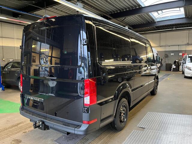 Volkswagen CRAFTER Bedrijfswagens 2.0 30 TDI L3H2 Highline 103kW 140pk 8 vers auto | BPM vrij | Interieur Pakket: Navigatie- en multimediapakket | Trekhaak met vaste kogel (inclusief aanhangwagenstabilisator) | Bijrijdersbank inclusief opbergvak | Navigatiesysteem Discover 