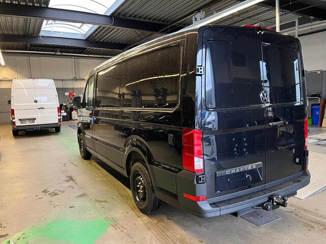 Volkswagen CRAFTER Bedrijfswagens 2.0 30 TDI L3H2 Highline 103kW 140pk 8 vers auto | BPM vrij | Interieur Pakket: Navigatie- en multimediapakket | Trekhaak met vaste kogel (inclusief aanhangwagenstabilisator) | Bijrijdersbank inclusief opbergvak | Navigatiesysteem Discover 