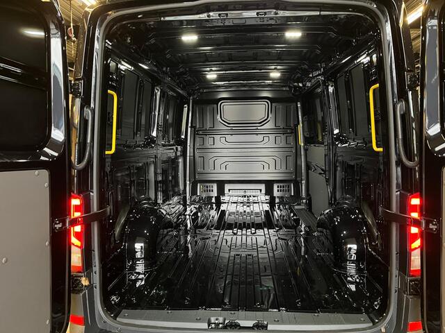 Volkswagen CRAFTER Bedrijfswagens 2.0 30 TDI L3H2 Highline 103kW 140pk 8 vers auto | BPM vrij | Interieur Pakket: Navigatie- en multimediapakket | Trekhaak met vaste kogel (inclusief aanhangwagenstabilisator) | Bijrijdersbank inclusief opbergvak | Navigatiesysteem Discover 