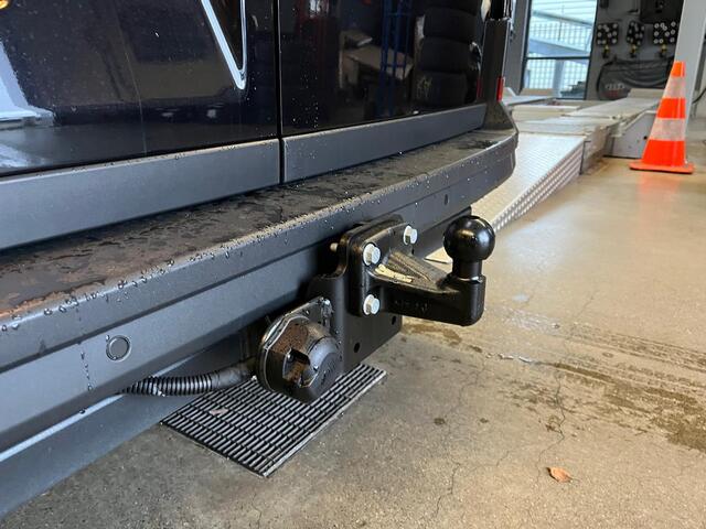 Volkswagen CRAFTER Bedrijfswagens 2.0 30 TDI L3H2 Highline 103kW 140pk 8 vers auto | BPM vrij | Interieur Pakket: Navigatie- en multimediapakket | Trekhaak met vaste kogel (inclusief aanhangwagenstabilisator) | Bijrijdersbank inclusief opbergvak | Navigatiesysteem Discover 