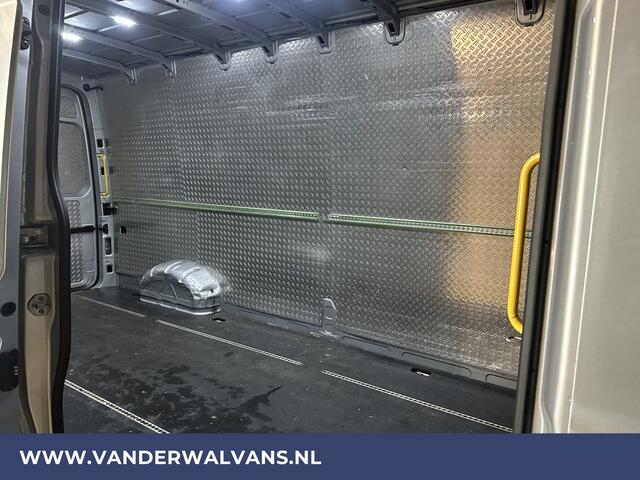 Volkswagen CRAFTER 2.0 TDI 141pk **BPM VRIJ voor de Ondernemer** L4H3 L3H2 Euro6 Airco | Camera Apple Carplay, Android Auto, Parkeersensoren, Bijrijdersbank, 3000kg Trekvermogen
