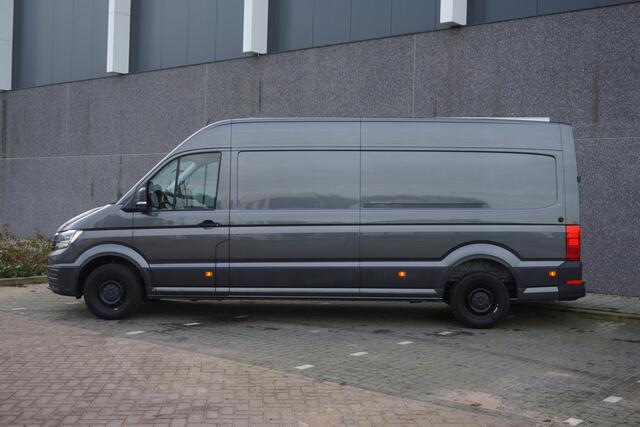 Volkswagen CRAFTER 35 2.0 TDI L4H3 Highline / Trekhaak / 3000KG Trekgewicht / 177 PK / Navigatie / Adaptieve Cruise Control / Apple Carplay / Stoelverwarming