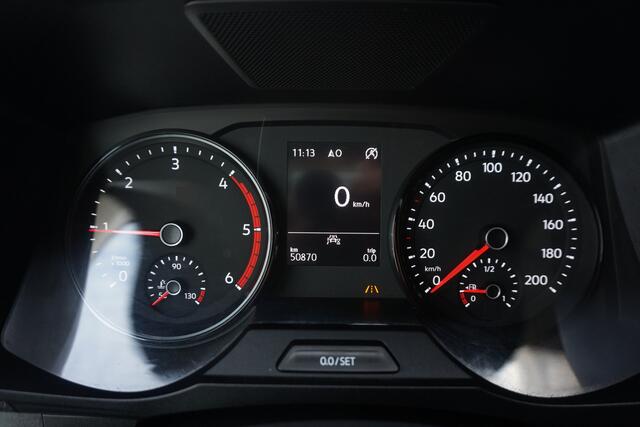 Volkswagen CRAFTER 35 2.0 TDI L4H3 Highline / Trekhaak / 3000KG Trekgewicht / 177 PK / Navigatie / Adaptieve Cruise Control / Apple Carplay / Stoelverwarming