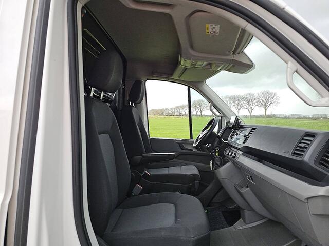 Volkswagen CRAFTER 35 2.0 TDI L3H2 airco, imperiaal, trap, trekhaak, pdc, 177Pk, NAP, Euro6!