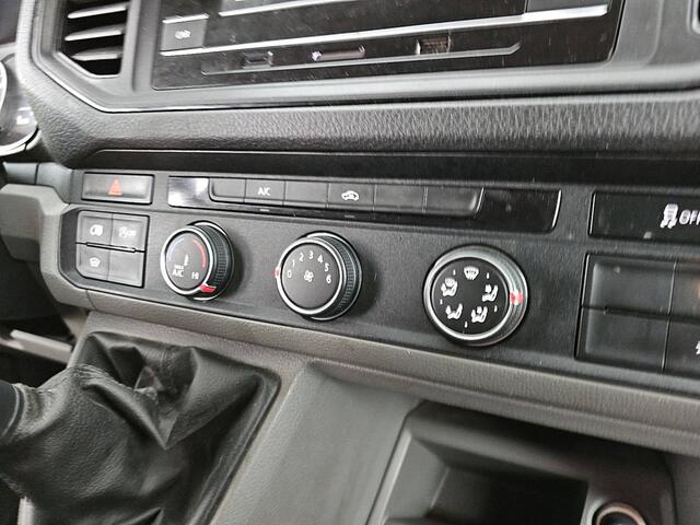 Volkswagen CRAFTER 35 2.0 TDI L3H2 airco, imperiaal, trap, trekhaak, pdc, 177Pk, NAP, Euro6!