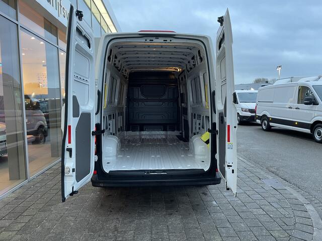 Volkswagen CRAFTER 35 2.0 TDI L4H3 140 PK Hand | PDC | App Connect | 3 Zits