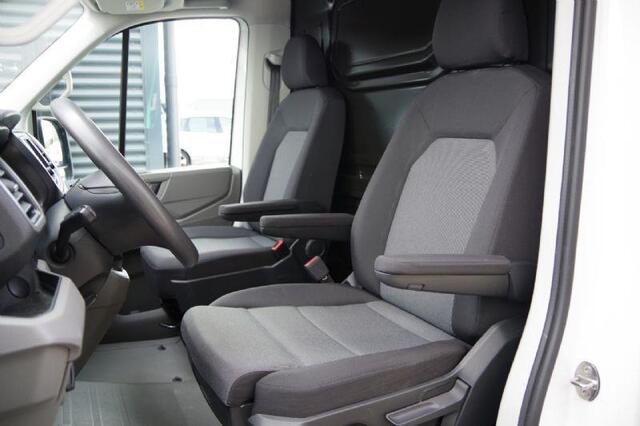 Volkswagen CRAFTER 35 2.0 TDI L3H3(L2H2) 140PK AUT. CAMERA, NAVI, CRUISE, DAB, TREKHAAK, AIRCO, PARKEERSENSOREN, APPLE CARPLAY, NL AUTO, NAP