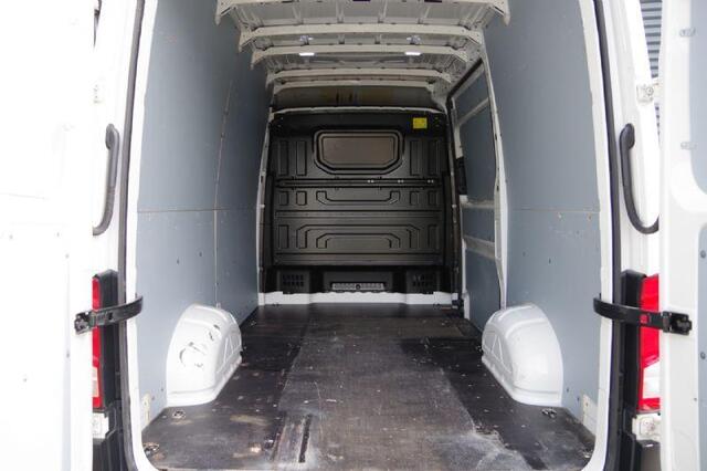 Volkswagen CRAFTER 35 2.0 TDI L3H3(L2H2) 140PK AUT. CAMERA, NAVI, CRUISE, DAB, TREKHAAK, AIRCO, PARKEERSENSOREN, APPLE CARPLAY, NL AUTO, NAP