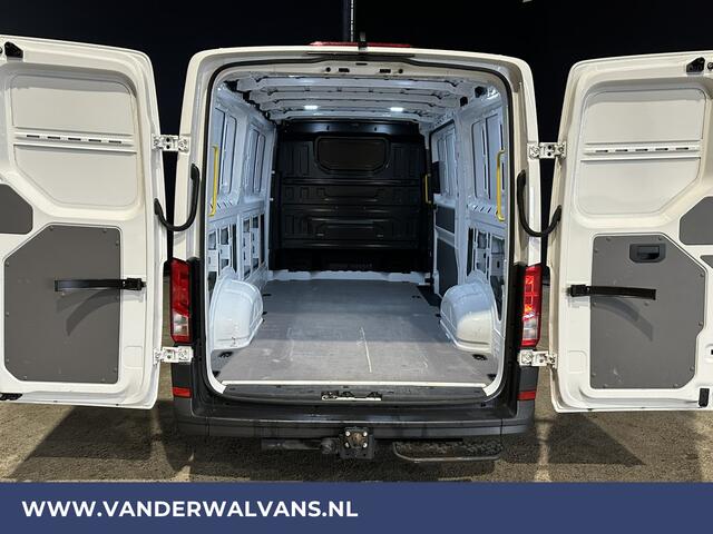 Volkswagen CRAFTER 2.0 TDI 141pk L3H2 L2H2 Euro6 Airco | Camera | Apple Carplay | Android Auto | 3000kg Trekhaak Bijrijdersbank