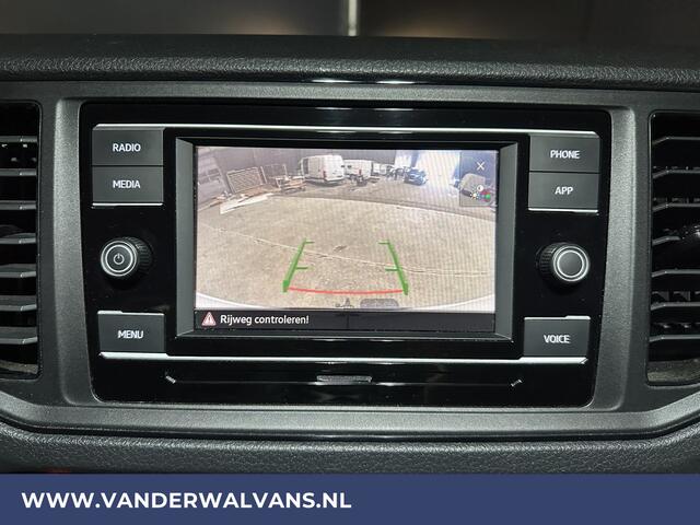Volkswagen CRAFTER 2.0 TDI 141pk L3H2 L2H2 Euro6 Airco | Camera | Apple Carplay | Android Auto | 3000kg Trekhaak Bijrijdersbank