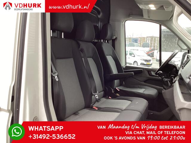 Volkswagen CRAFTER 2.0 TDI 140 pk L3H3 Inrichting/ CarPlay/ Navi/ Cruise/ Airco/ PDC/ Trekhaak