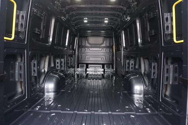 Volkswagen CRAFTER 35 177PK L5H3 AUT Facelift BPM VRIJ!! 13" Navi, Camera, Gev. Stoel, LED!! NR. 879