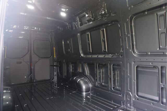 Volkswagen CRAFTER 35 177PK L5H3 AUT Facelift BPM VRIJ!! 13" Navi, Camera, Gev. Stoel, LED!! NR. 879
