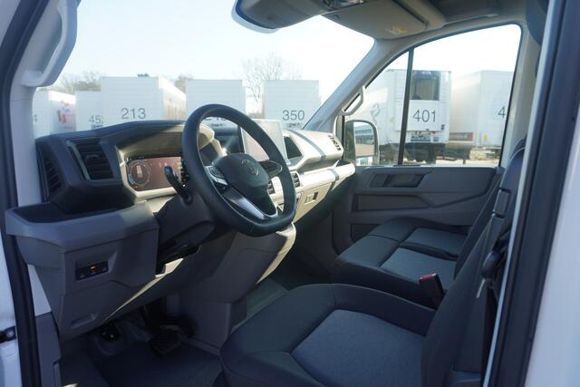 Volkswagen CRAFTER 35 2.0 TDI L4H3 Highline 35 2.0 TDI L4H3 Highline 140 pk Aut., Airco, Vierseizoensbanden, Navigatie, 260 gr achterdeuren
