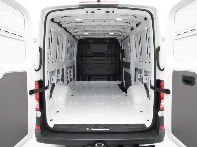 Volkswagen CRAFTER 2.0 TDI 103kW 140PK GVW 3.0T L3H2 Highline AUT BPM vrij!