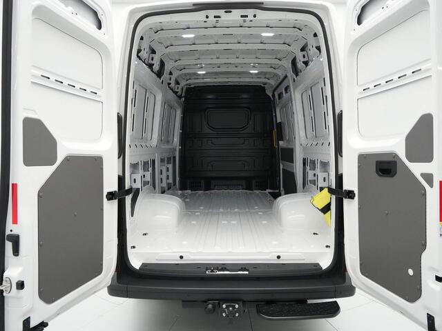 Volkswagen CRAFTER 2.0 TDI 120kW 164PK GVW 5.0T L3H3 DL Highline EURO VI RWD teruggekeurd naar 3.5T BPM vrij!