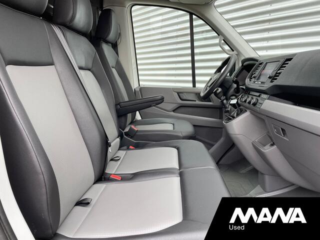 Volkswagen CRAFTER 35 2.0 3.180 L3H3 RWD 180pk Airco Camera Navi Trekhaak CarPlay Laadruimtebekleding 12V Opstapbumper Leder Bijrijdersbank