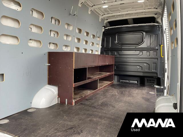 Volkswagen CRAFTER 35 2.0 3.180 L3H3 RWD 180pk Airco Camera Navi Trekhaak CarPlay Laadruimtebekleding 12V Opstapbumper Leder Bijrijdersbank