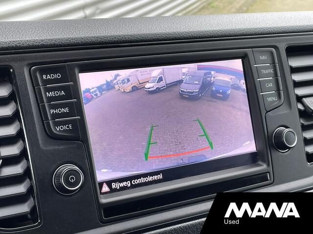 Volkswagen CRAFTER 35 2.0 3.180 L3H3 RWD 180pk Airco Camera Navi Trekhaak CarPlay Laadruimtebekleding 12V Opstapbumper Leder Bijrijdersbank
