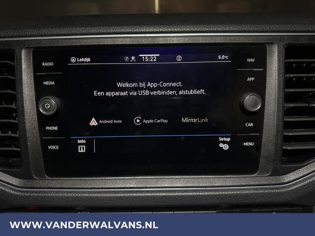 Volkswagen CRAFTER 2.0 TDI 141pk L3H2 L2H1 Euro6 Airco | 3000kg Trekhaak | Camera | Navigatie | Apple Carplay | Android Auto Cruisecontrol, Parkeersensoren, Dakdragers, Bijrijdersbank