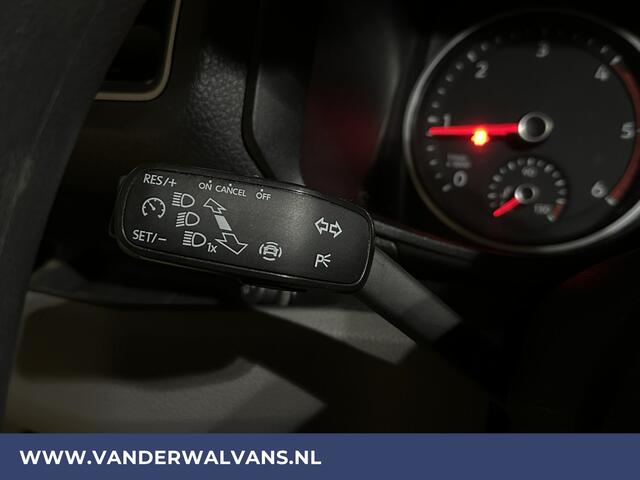 Volkswagen CRAFTER 2.0 TDI 141pk L3H2 L2H1 Euro6 Airco | 3000kg Trekhaak | Camera | Navigatie | Apple Carplay | Android Auto Cruisecontrol, Parkeersensoren, Dakdragers, Bijrijdersbank
