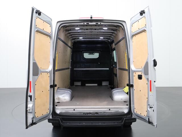 Volkswagen CRAFTER 2.0TDI 177PK L4H3 Maxi Dubbellucht | Navigatie | Camera | Airco | Cruise | Betimmering