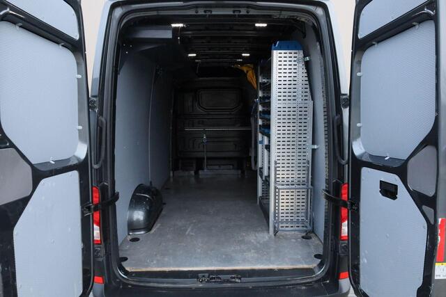 Volkswagen CRAFTER 35 2.0 TDI L3H3 177 pk DSG DSG Comfortline | Trekhaak | 3-zits | Luchtgeveerde stoel | Inrichting | Achteruitrijcamera