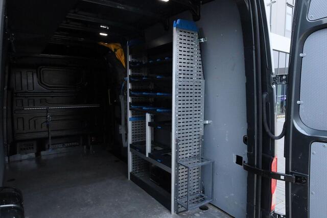 Volkswagen CRAFTER 35 2.0 TDI L3H3 177 pk DSG DSG Comfortline | Trekhaak | 3-zits | Luchtgeveerde stoel | Inrichting | Achteruitrijcamera