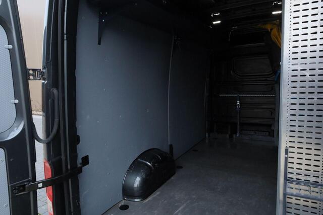 Volkswagen CRAFTER 35 2.0 TDI L3H3 177 pk DSG DSG Comfortline | Trekhaak | 3-zits | Luchtgeveerde stoel | Inrichting | Achteruitrijcamera