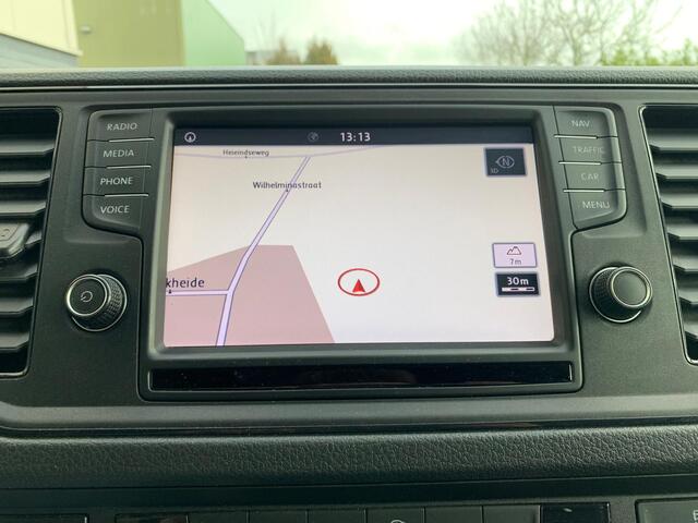 Volkswagen CRAFTER 30 2.0 TDI L3H2 3 Persoons Comfortline Airco Cruise-Control Navigatie Parkeerhulp v/a Licht-Regensensor Dab+ Bluetooth Verwarmbare voorruit+ruitensproeiers Betonplex Lat-om-Lat Betimmering Schuifdeur 1e Eigenaar Euro 6