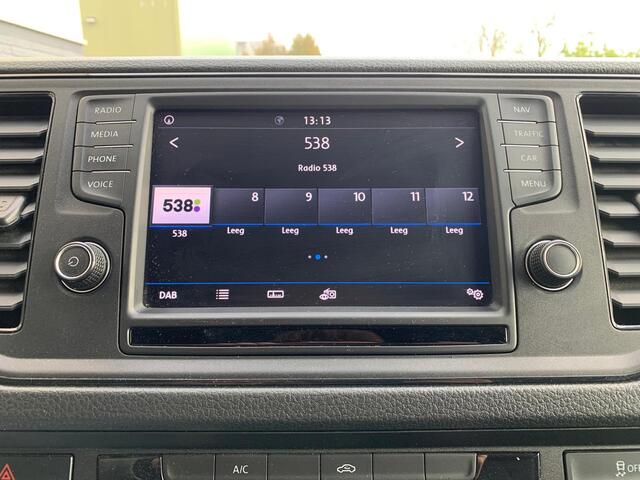 Volkswagen CRAFTER 30 2.0 TDI L3H2 3 Persoons Comfortline Airco Cruise-Control Navigatie Parkeerhulp v/a Licht-Regensensor Dab+ Bluetooth Verwarmbare voorruit+ruitensproeiers Betonplex Lat-om-Lat Betimmering Schuifdeur 1e Eigenaar Euro 6