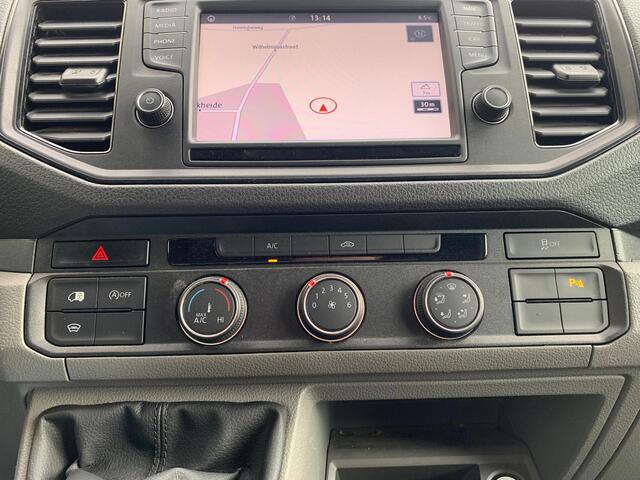 Volkswagen CRAFTER 30 2.0 TDI L3H2 3 Persoons Comfortline Airco Cruise-Control Navigatie Parkeerhulp v/a Licht-Regensensor Dab+ Bluetooth Verwarmbare voorruit+ruitensproeiers Betonplex Lat-om-Lat Betimmering Schuifdeur 1e Eigenaar Euro 6