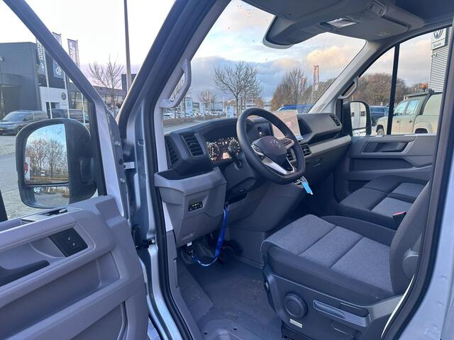 Volkswagen CRAFTER Bestelwagen 35 2.0 TDI 177pk L4H3 Exclusive I Climatronic I GeveerdeStoel I Navigatie I Camera I Trekhaak I Stoelverwarming L+R I Digital Cockpit I excl. kosten rijklaarmaken