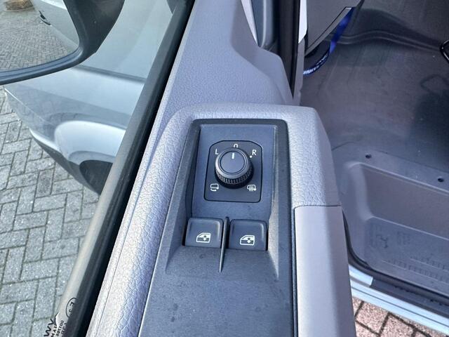 Volkswagen CRAFTER Bestelwagen 35 2.0 TDI 177pk L4H3 Exclusive I Climatronic I GeveerdeStoel I Navigatie I Camera I Trekhaak I Stoelverwarming L+R I Digital Cockpit I excl. kosten rijklaarmaken