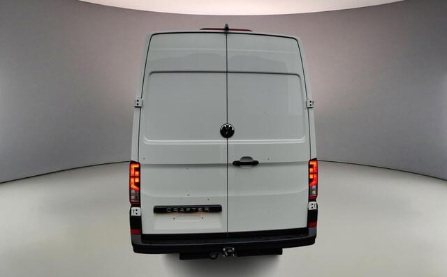 Volkswagen CRAFTER Bestelwagen 35 2.0 TDI 177pk automaat L3H3 Exclusive Ergoactive geveerde stoel | LED-koplampen | Trekhaak | ACC | Apple Carplay | Actieprijs excl. kosten rijklaar maken