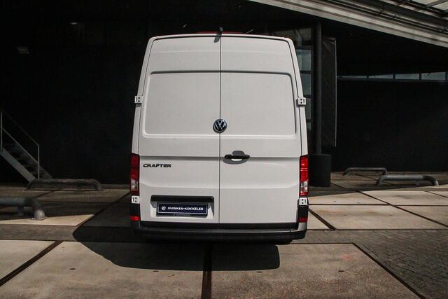 Volkswagen CRAFTER Bestelwagen 2.0 TDI 140pk L3H3 Highline Navigatie | Geveerde stoel | Camera *Actie prijs exclusief kosten rijklaar maken*