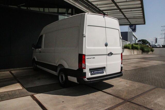 Volkswagen CRAFTER Bestelwagen 2.0 TDI 140pk L3H3 Highline Navigatie | Geveerde stoel | Camera *Actie prijs exclusief kosten rijklaar maken*